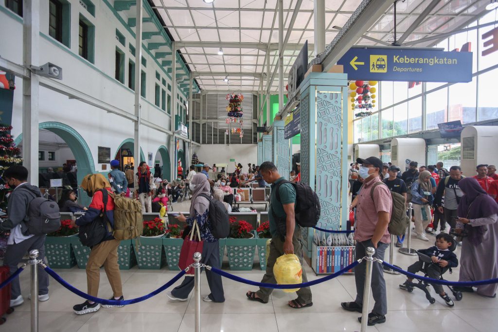 Arus_Mudik_Natal_2024_dan_Tahun_Baru_2025_di_Stasiun_Pasar_Senen-2024_12_25-10_58_17_5f6e909c32f9ad1cfc6e660521613861-1024x683.jpg