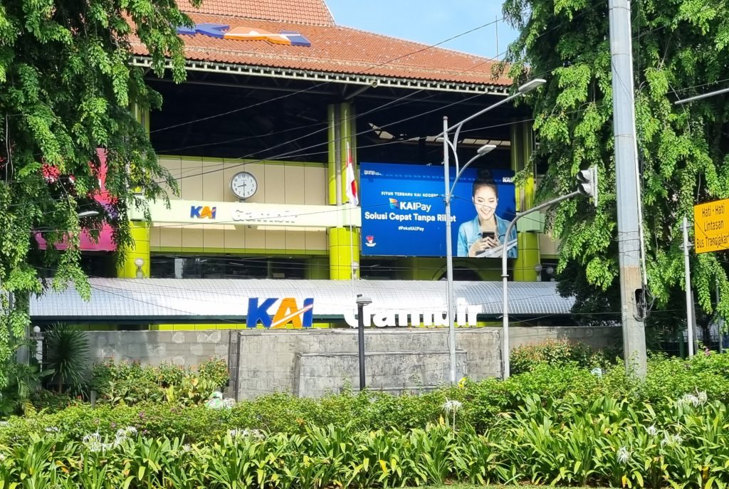 Gambir_railway_station_signage_garden-1024x687.jpg