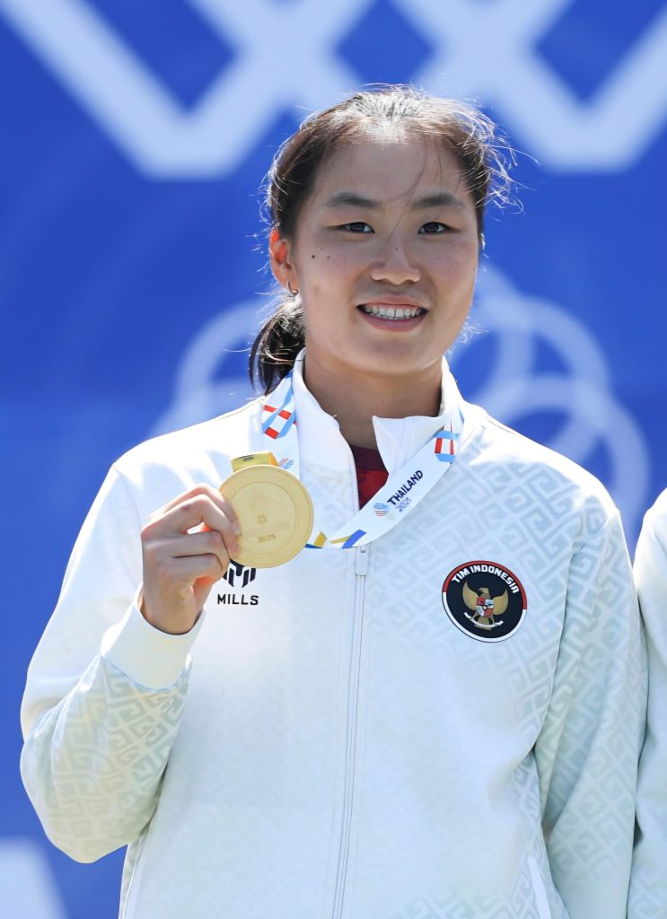 Janice_Tjen_medali_emas_ganda_putri_SEA_Games_2025-743x1024.jpg